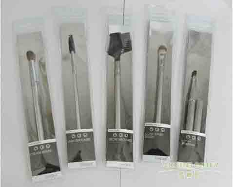 眼影刷都有哪些分类？