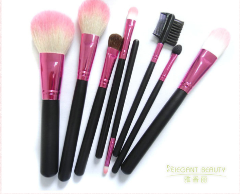 不同类型的粉底刷都有哪些使用方法呢？