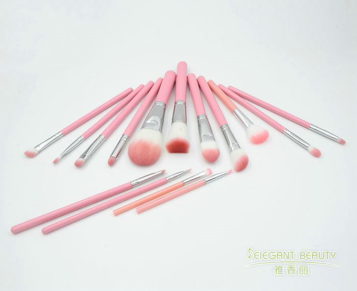 针对不同化妆技巧，应如何选择适合的糖心VLOG产精国品免费入型号和大小？